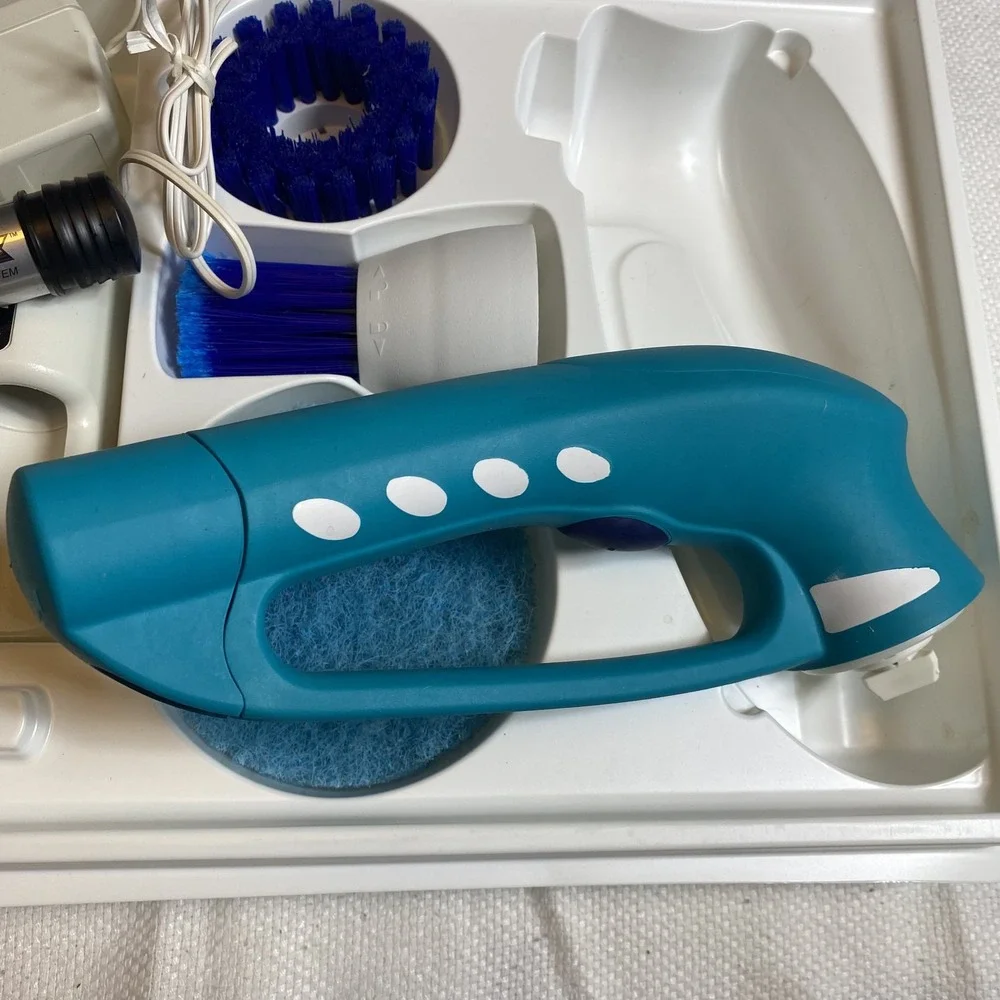 Black & Decker ScumBuster SB400 Cordless Tub Tile Scrubber VersaPak Battery Kit